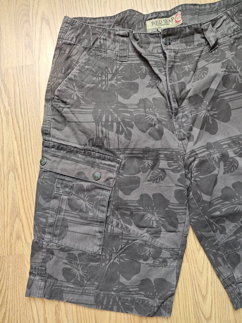 Vintage Red Snap Floral Cargo Shorts Brown Hibiscus Print Tropical 34